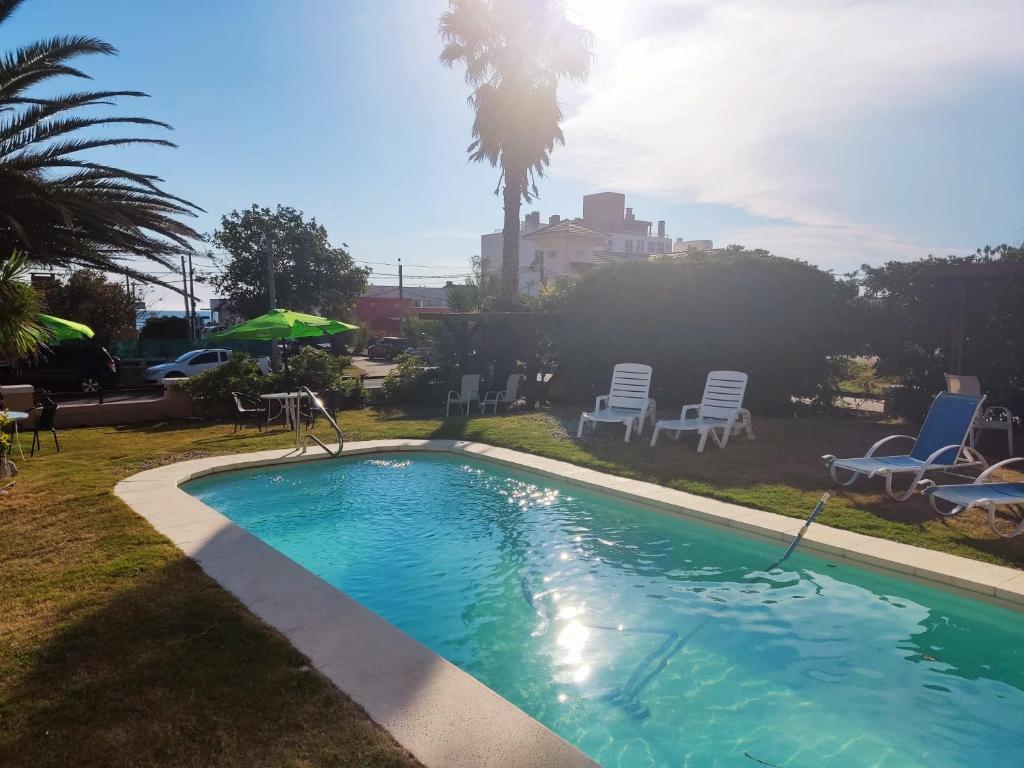Bazén v ubytování Hotel Mesón Do Vento nebo v jeho okolí