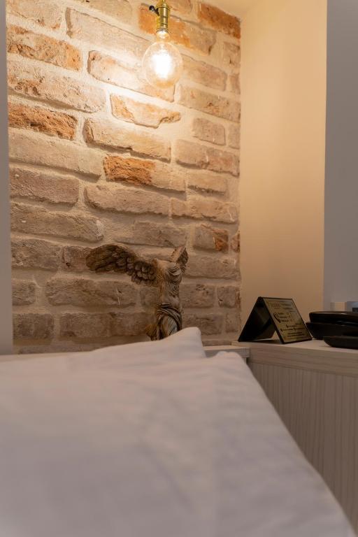 Кровать или кровати в номере Rafinn Hotel