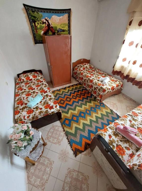 Postel nebo postele na pokoji v ubytování Prespa`s Balcony Guesthouse