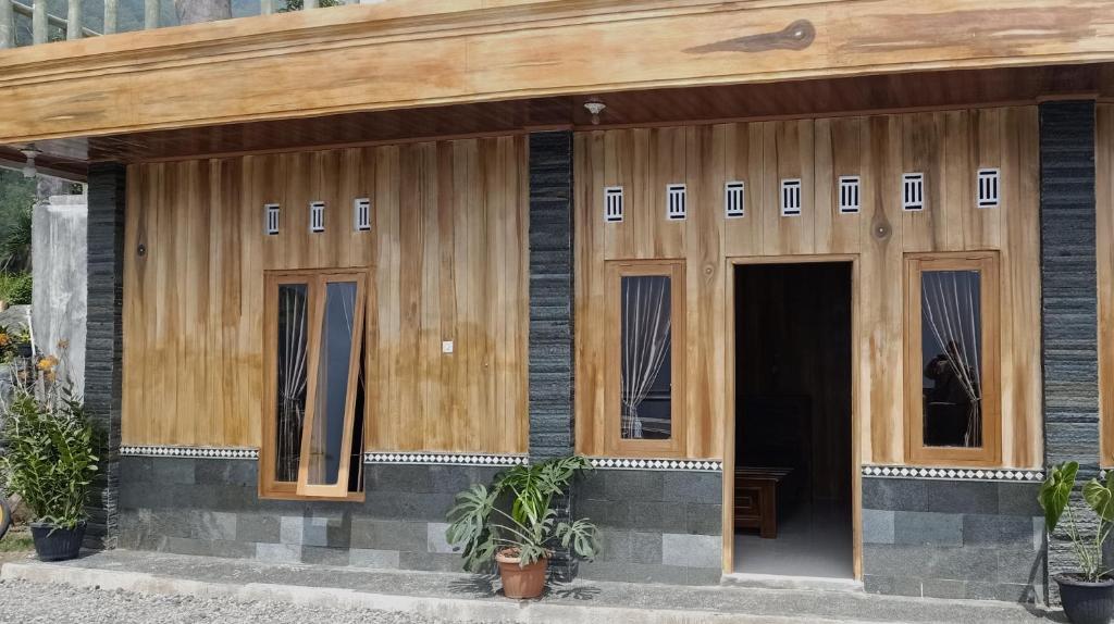 החזית או הכניסה של Family Room Agrowisata Kopeng Gunungsari