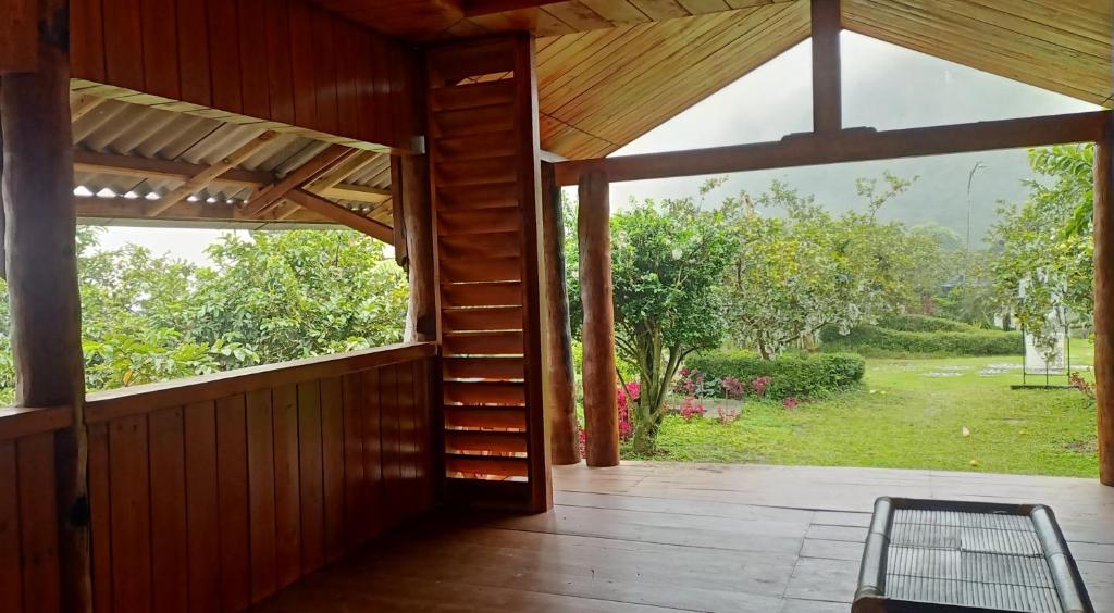 גינה חיצונית ב-Family Room Agrowisata Kopeng Gunungsari