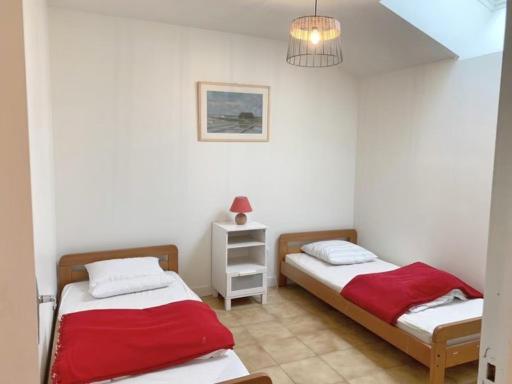 Logement de charme calme assuré - Three-Bedroom House