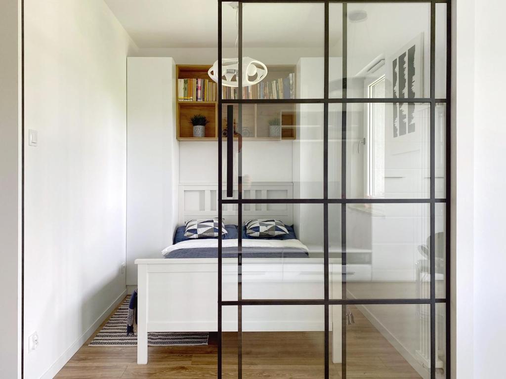 Ένα ή περισσότερα κρεβάτια σε δωμάτιο στο Capital Towers - Apartament Modern z widokiem na rzekę