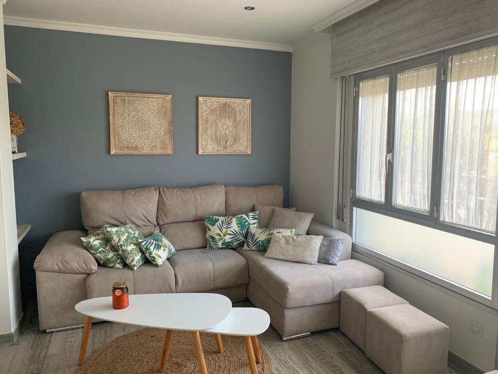 a living room with a couch and a table at Apartamento en sanxenxo Aldodi in Sanxenxo
