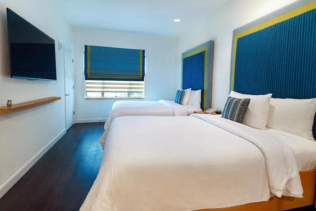 Postel nebo postele na pokoji v ubytování The Tony Hotel South Beach