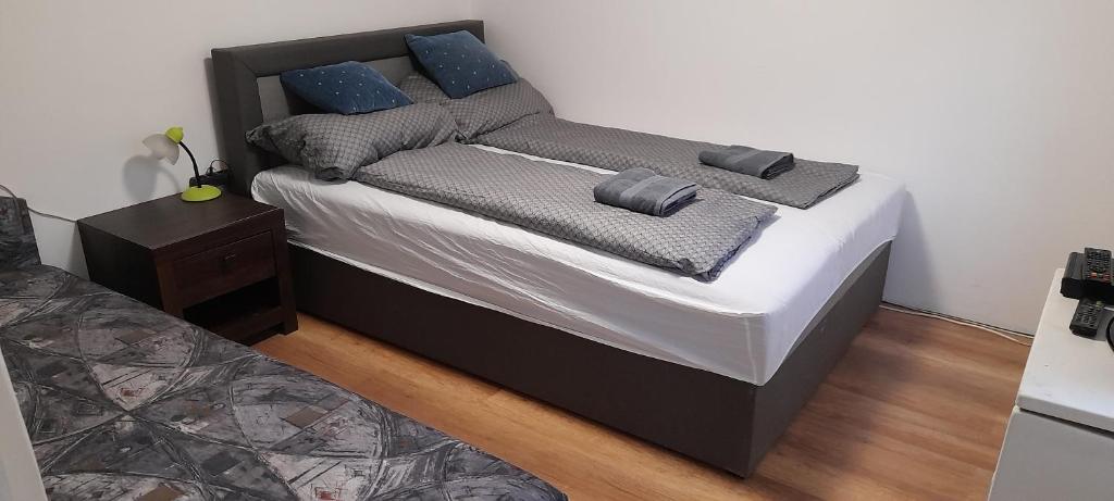 Posteľ alebo postele v izbe v ubytovaní Lelle Lelke Apartmanház