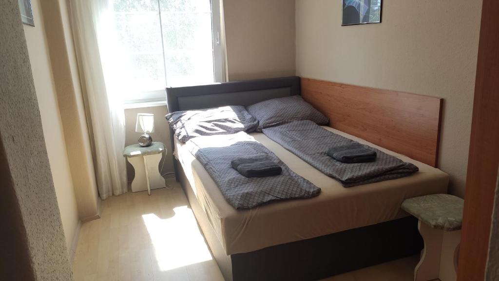 Posteľ alebo postele v izbe v ubytovaní Lelle Lelke Apartmanház