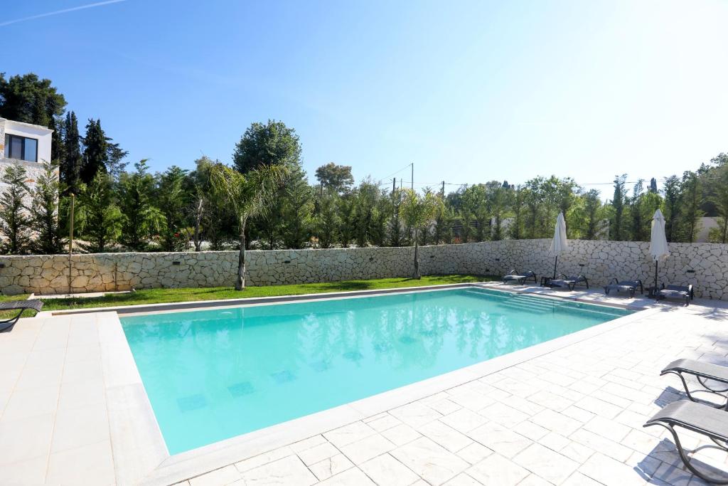 Bazén v ubytování Rans Luxury Villas & Suites in Corfu with swimming pool nebo v jeho okolí