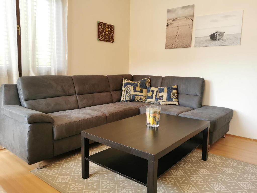 Apartment Lara tesisinde bir oturma alanı