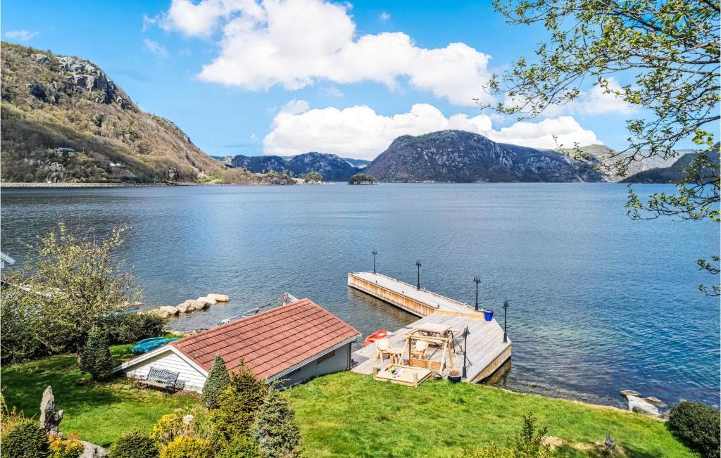 Beautiful home in Farsund with WiFi and 6 Bedrooms