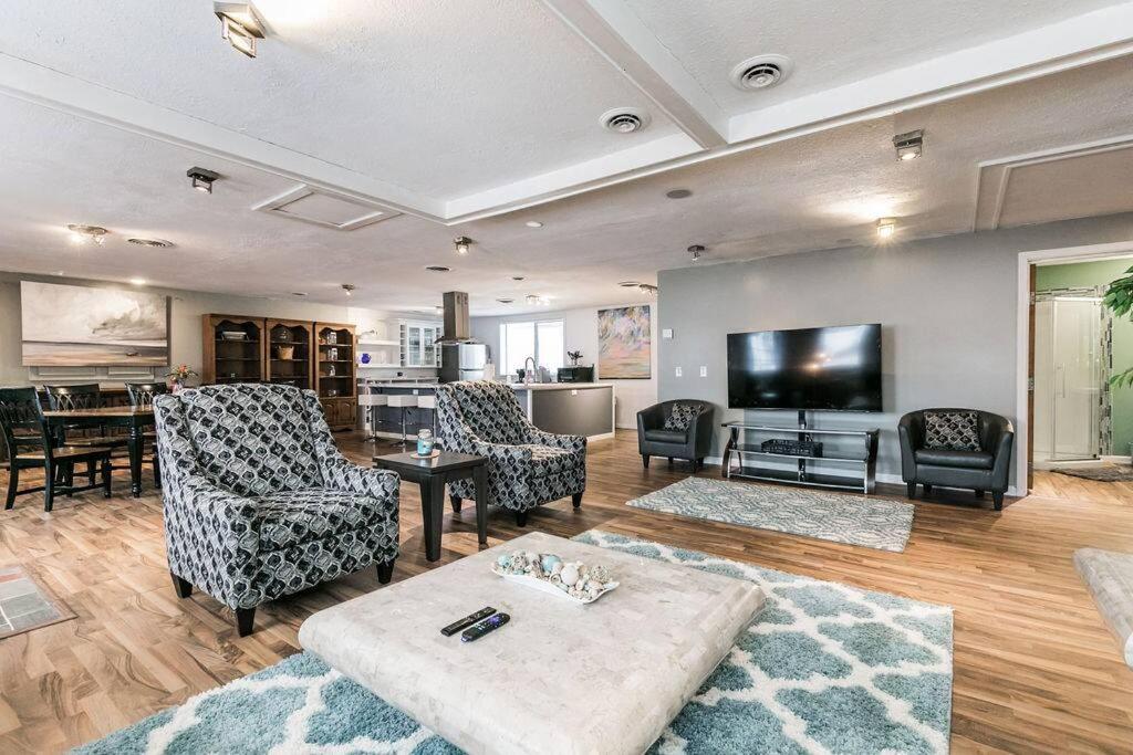 CanalSide Casa- Beautifully located - Housity