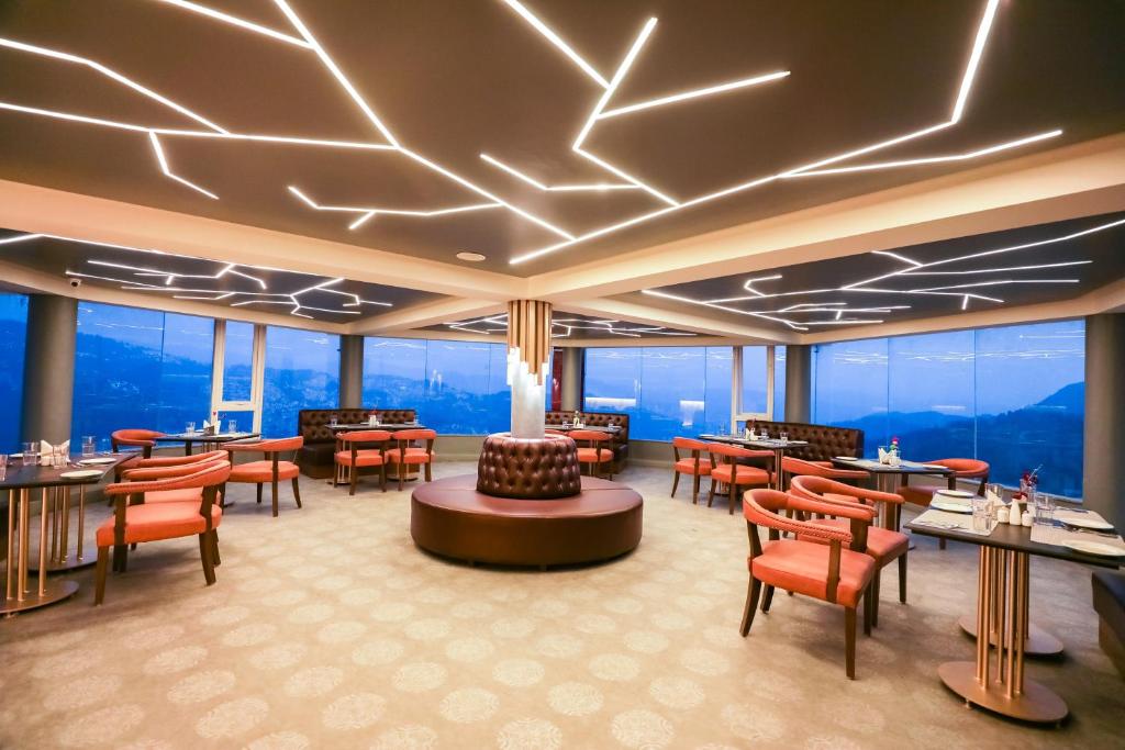 Restaurace v ubytování Regenta Hilltop Shimla