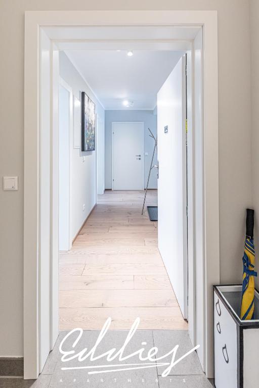 Eddie’s Design Apartments - 3