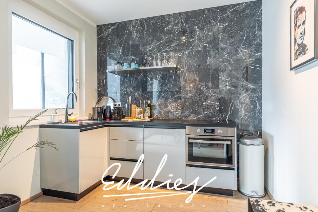 Eddie’s Design Apartments - 16