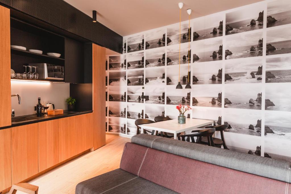 Kuchyň nebo kuchyňský kout v ubytování One Suite Hotel