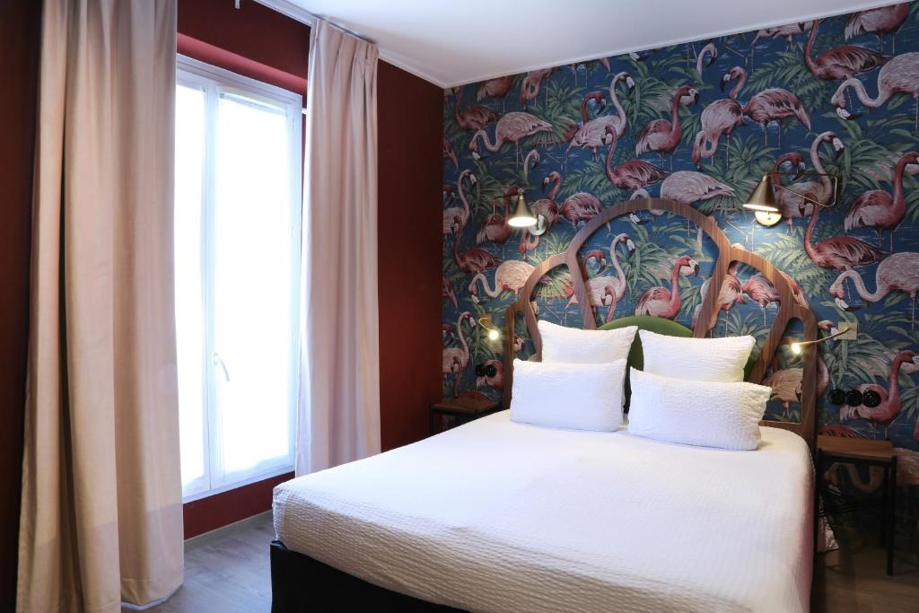 a bedroom with a bed with a floral wallpaper at Hotel André Latin in Paris
