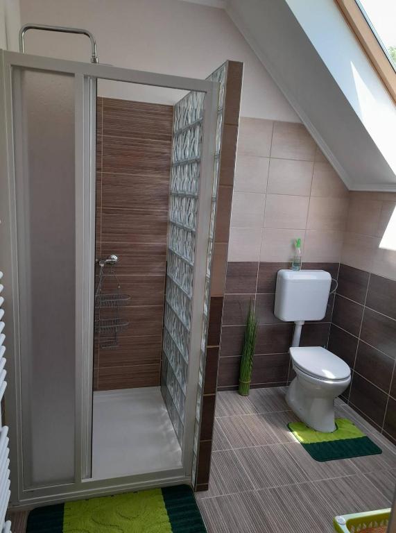 Koupelna v ubytování Fónagy Apartmanok