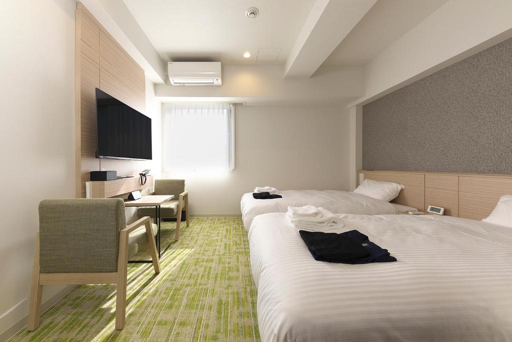 TV a/nebo společenská místnost v ubytování Fourz Hotel Kintetsu Osaka-Namba
