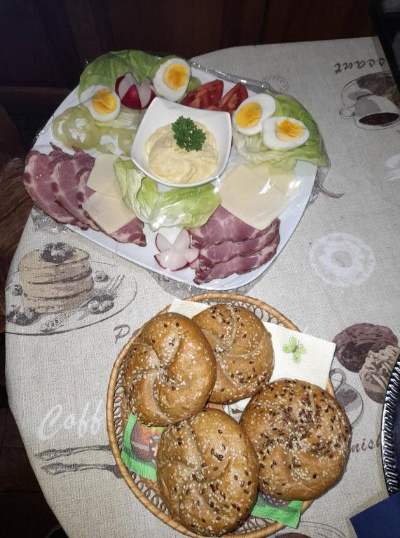 Jídlo v penzionu nebo okolí