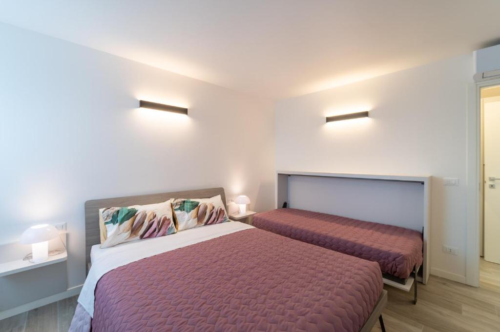 a bedroom with two beds in a room at Zero5.Zero5 in Lignano Sabbiadoro