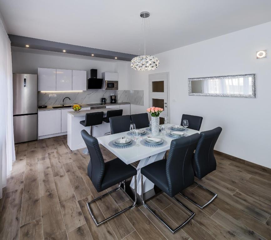Kuchyňa alebo kuchynka v ubytovaní Luxury Apartment Maris