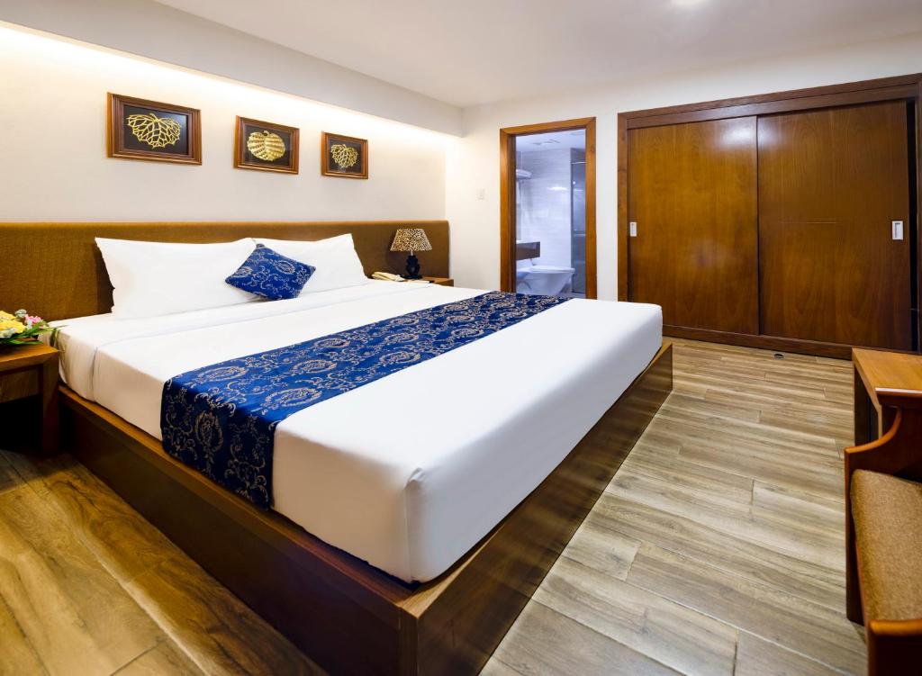 Postel nebo postele na pokoji v ubytování Saphia Hotel Nha Trang
