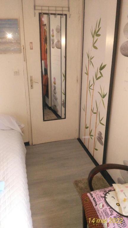 Postel nebo postele na pokoji v ubytování petit chez soi dans mon petit chez moi