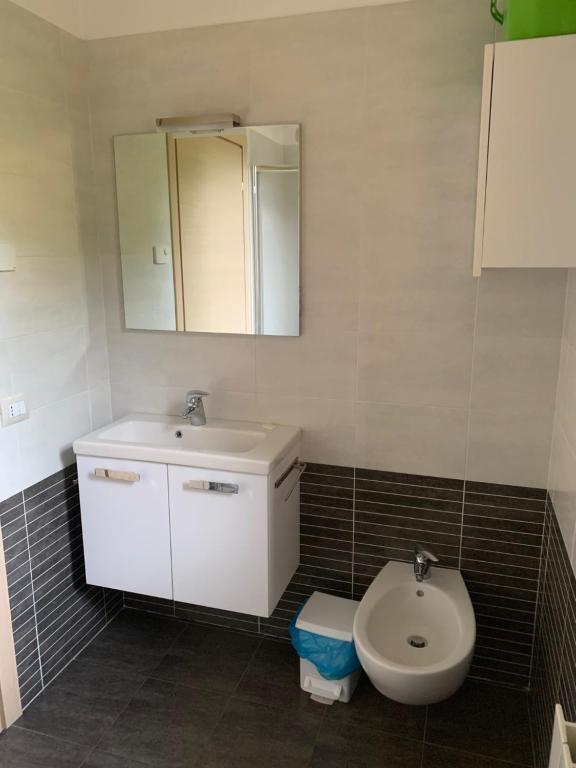 Zdjęcie z galerii obiektu Appartamento IRIS w mieście Spinone Al Lago