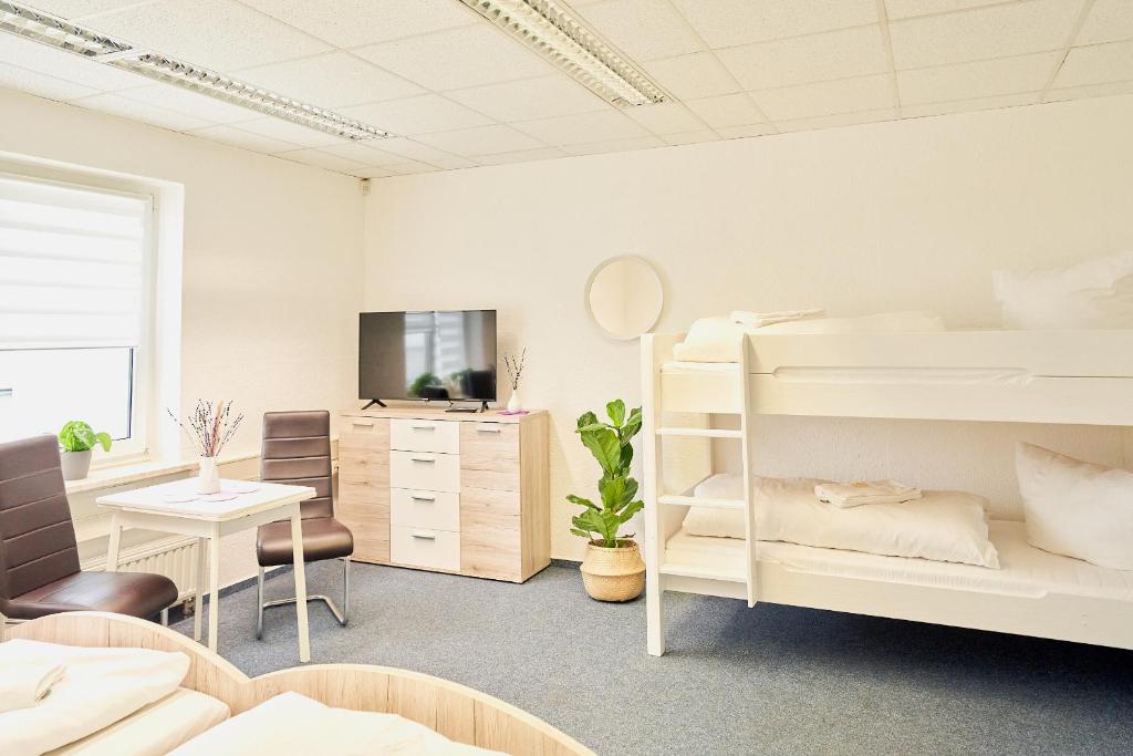 Landhotel Sonnenhof - Family Room With Shared Bathroom