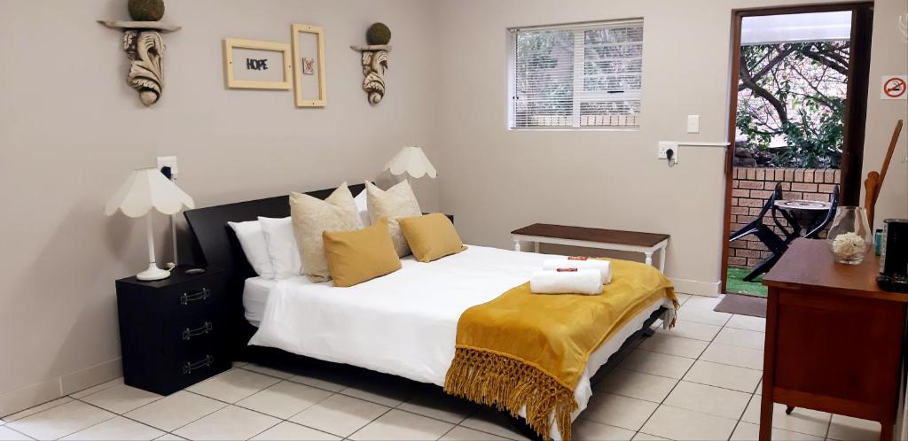 Ένα ή περισσότερα κρεβάτια σε δωμάτιο στο Zeezicht Unit with seaview from terrace