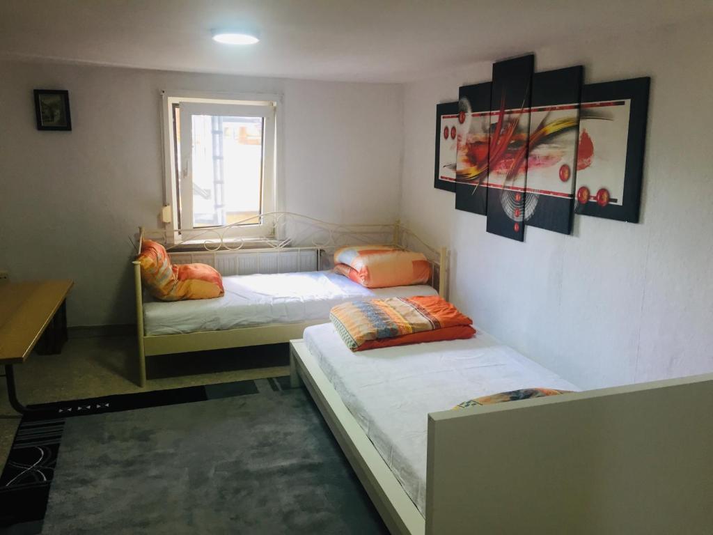 a room with two beds and a window at Monteurwohnung, 2 Zimmer, Küche,Bad in Staufenberg