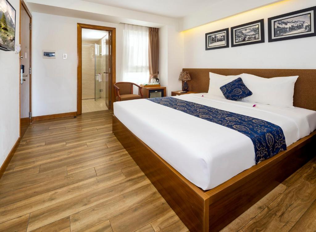 Postel nebo postele na pokoji v ubytování Saphia Hotel Nha Trang