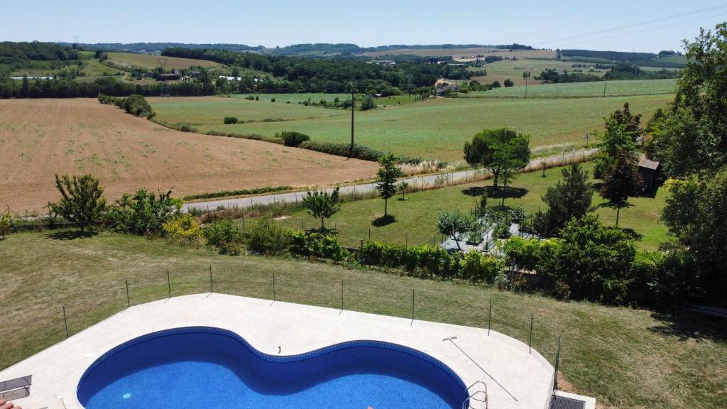 Basen w obiekcie Villa avec piscine privée lub w pobliżu