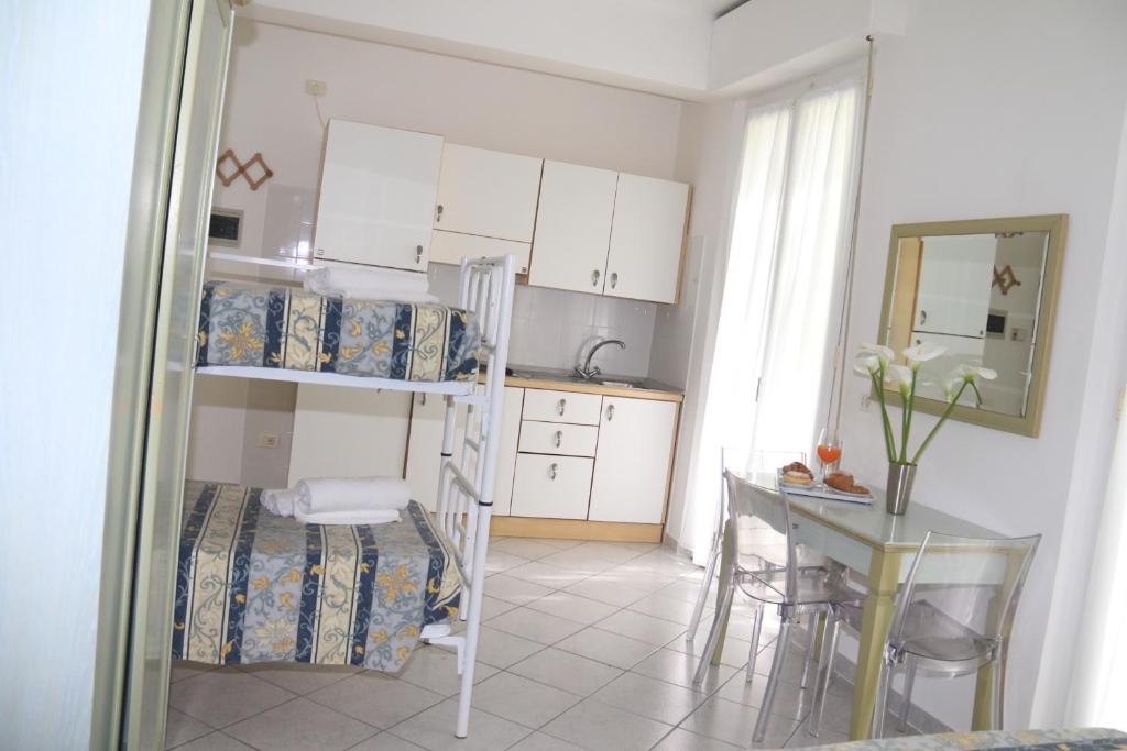 Kuchyň nebo kuchyňský kout v ubytování Hotel Ginevra e Residence