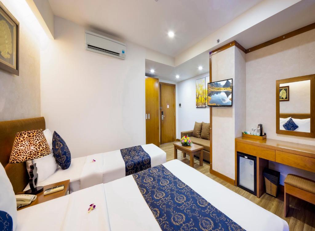 Postel nebo postele na pokoji v ubytování Saphia Hotel Nha Trang