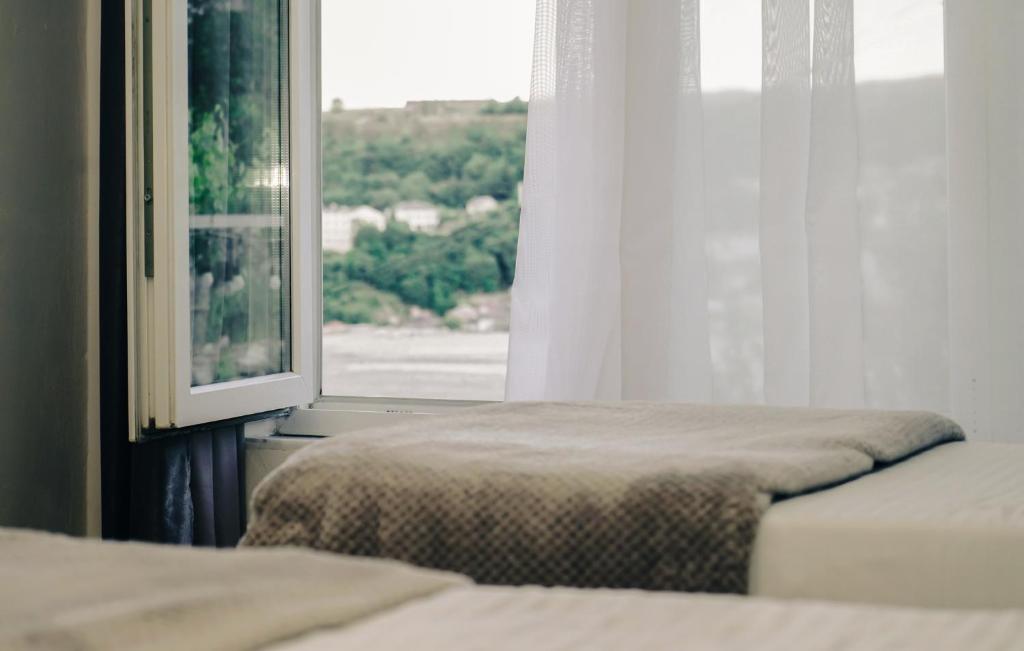 Voodi või voodid majutusasutuse Patio Rooms Gjirokaster toas