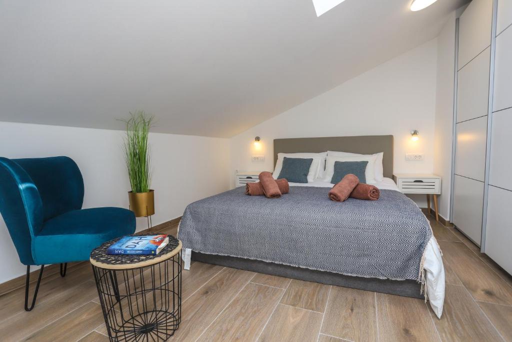 Postel nebo postele na pokoji v ubytování Apartments Residence Radovan 1