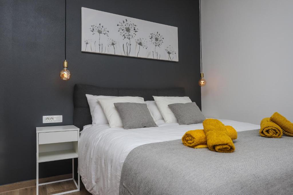 Postel nebo postele na pokoji v ubytování Apartments Residence Radovan 1