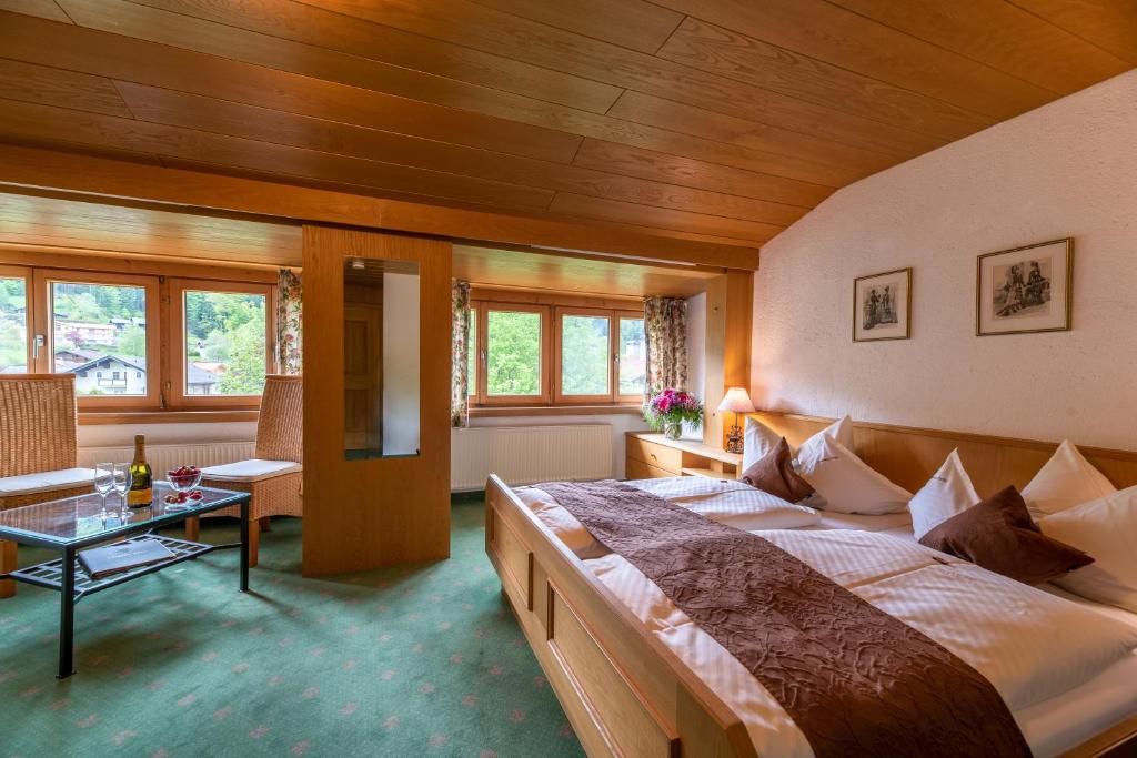 Postel nebo postele na pokoji v ubytování Landhaus Ertle