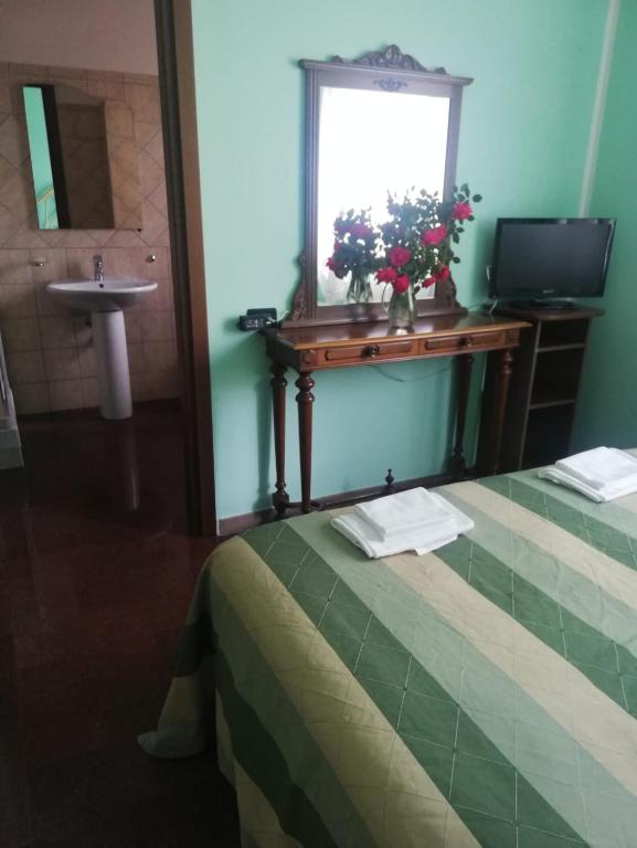 Łóżko lub łóżka w pokoju w obiekcie Hotel Grazia Ristorante