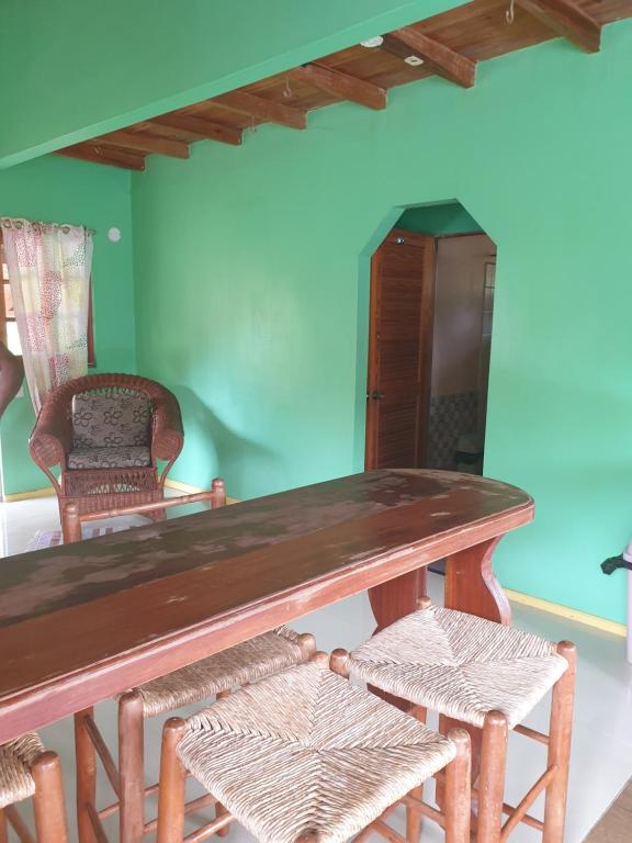 Posezení v ubytování Seawind Cottage Authentic St.Lucian Accommodation near Plantation Beach