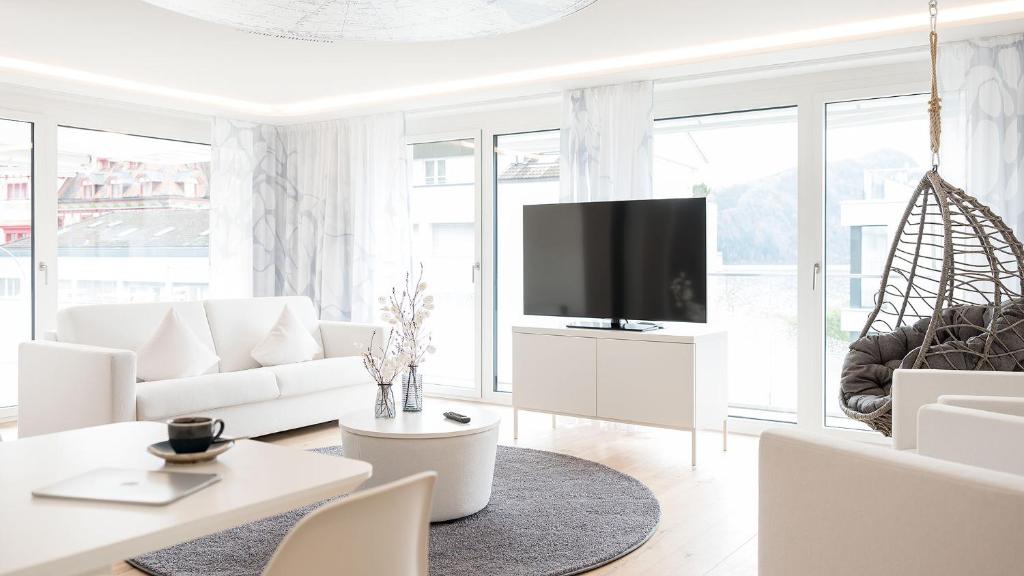 TV a/nebo společenská místnost v ubytování Neuro Campus Hotel