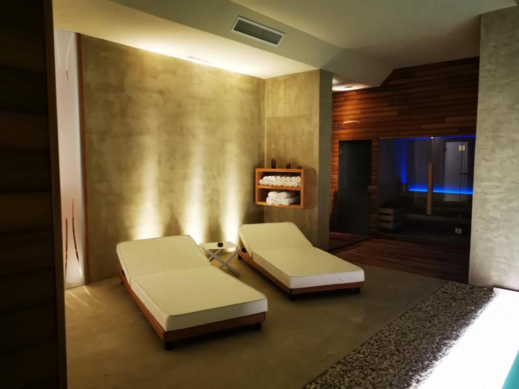 2 camas en una habitación con en Resort Il Mulino, en Favignana
