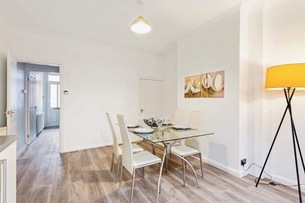 Fotografie z fotogalerie ubytování Spacious & Central Entire Home v destinaci Nottingham