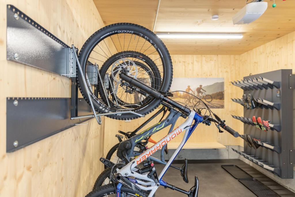 Jízda na kole v ubytování Haus Amatschon nebo okolí