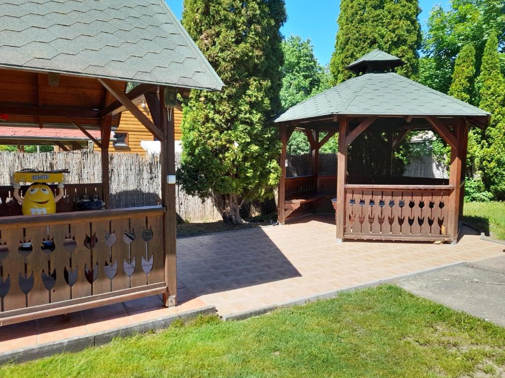 Zahrada ubytování Őzike Apartmanházak