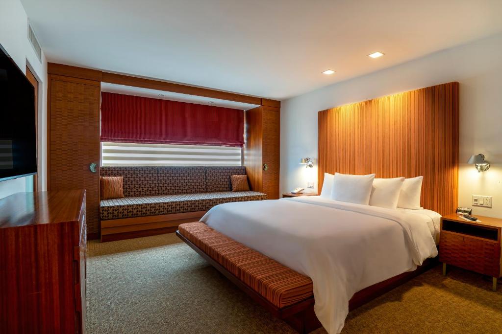 Postel nebo postele na pokoji v ubytování The Tony Hotel South Beach