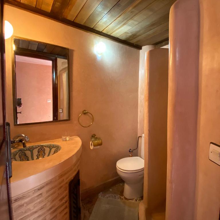 Koupelna v ubytování RIAD OF THE STORKS - Exclusive use for up to 17 persons