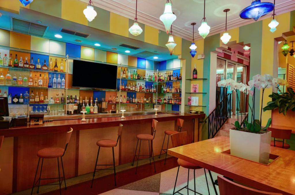 Lounge nebo bar v ubytování The Tony Hotel South Beach