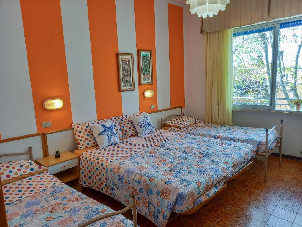 A bed or beds in a room at PetlyApartments